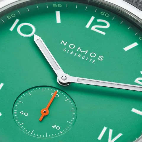NOMOS Glashütte Club Campus 38 Electric Green Rif. 726_04